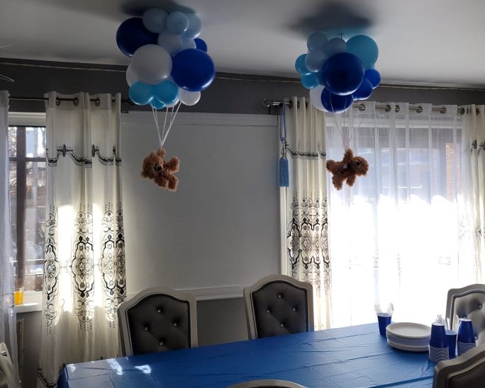 floating teddy bears blue white gold balloons 